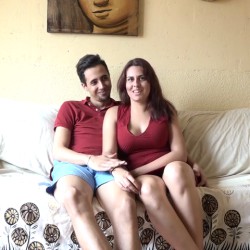 18 añitos, TETONISIMA y buenorra de Parejas.NET, se estrena en FAKings con su novio Raúl